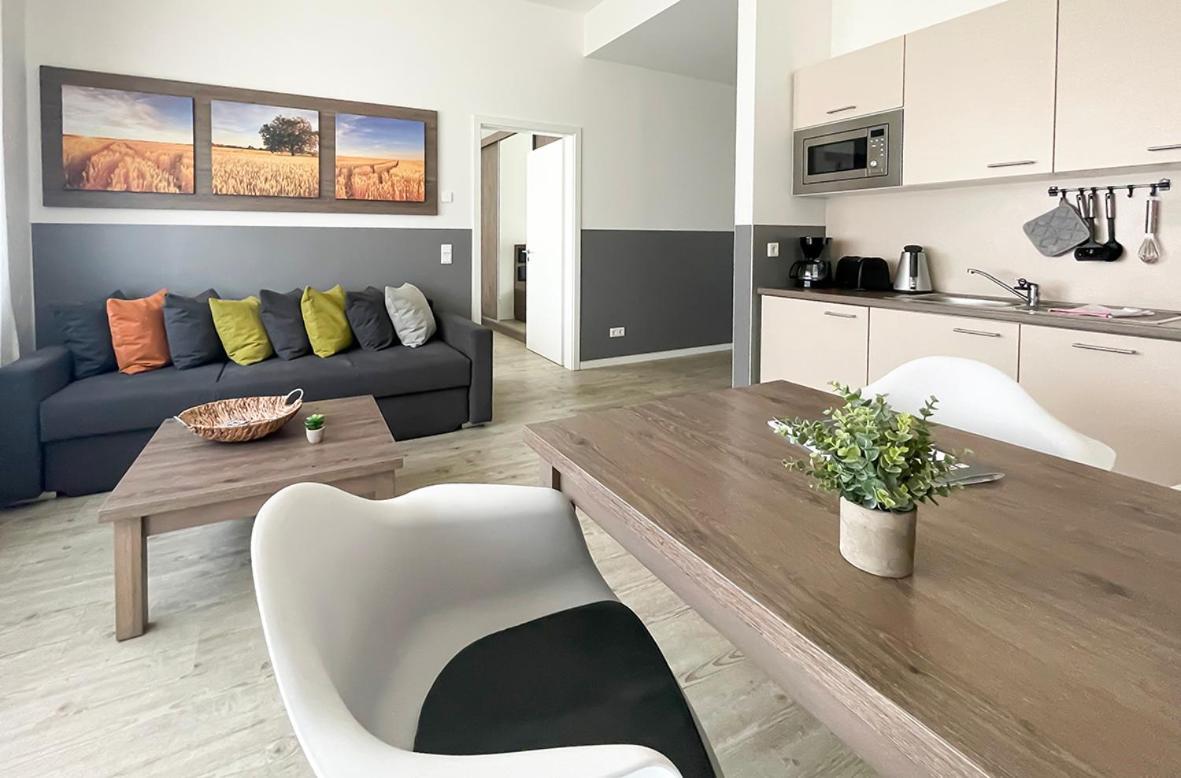 Prima Inn Ferienwohnungen Seetor Residenz 네우루핀 외부 사진