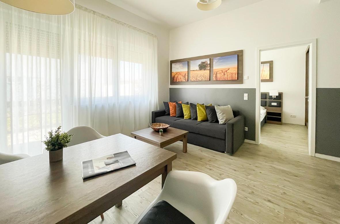Prima Inn Ferienwohnungen Seetor Residenz 네우루핀 외부 사진
